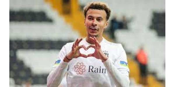 Dele Alli inhaliert mit Freunden Lachgas
